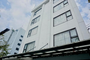 Hash Apartment Silom Soi 3 triple room